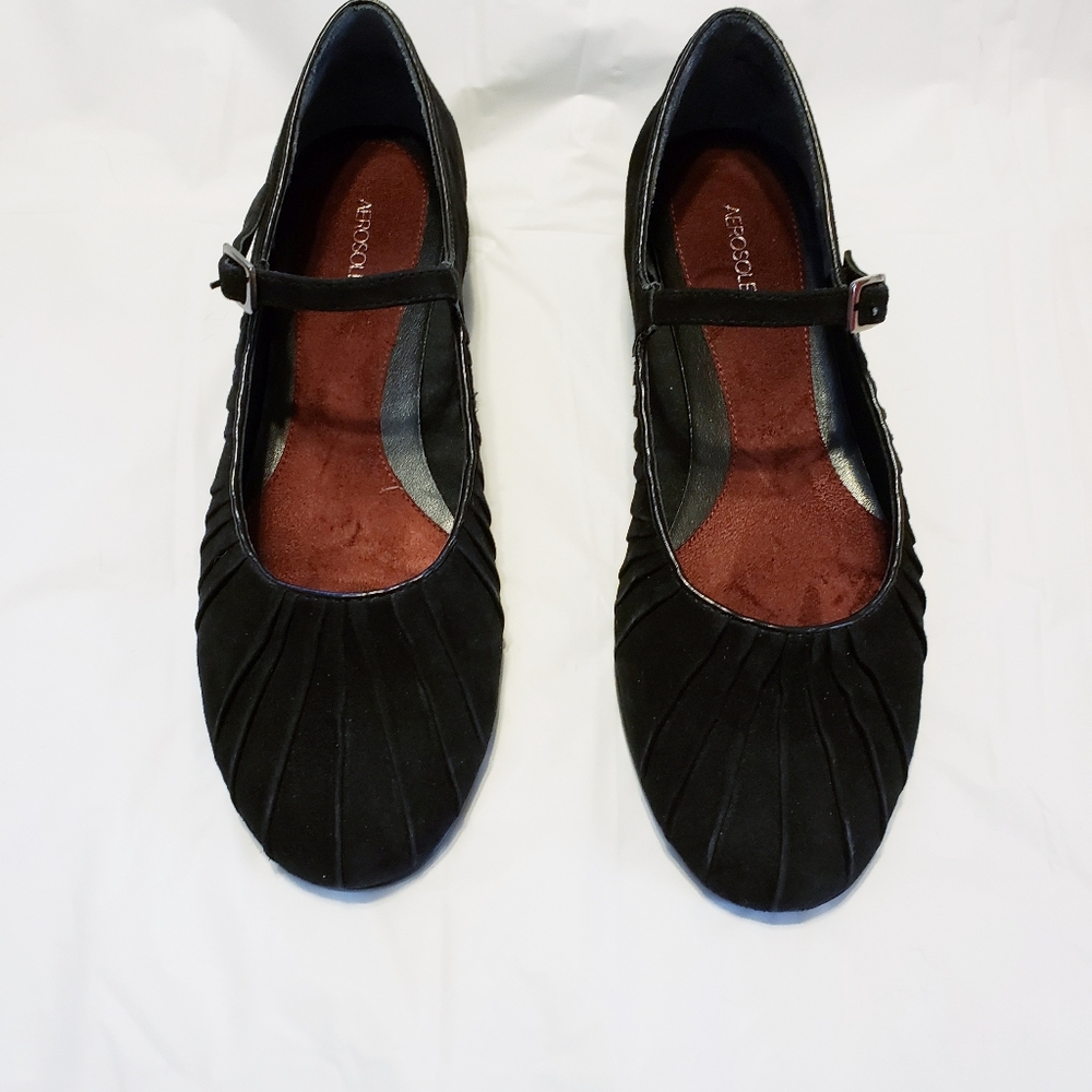 Aerosole "Bec to Basics" casuals.